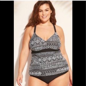 Kona Sol black & white tribal tankini 14W